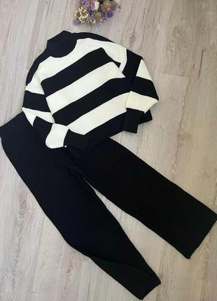 В'язаний костюм на дівчинку