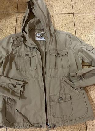 Вітрівка h&m, бежевого кольору, в хорошому стані, р. м.