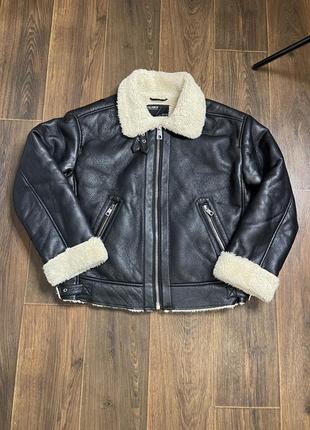 Дубленка черная pull & bear