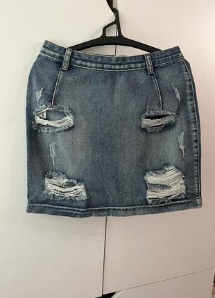 Джинсовая юбка с потертостями