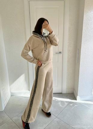 Женский замшевый костюм со вставками из эко кожи6 фото