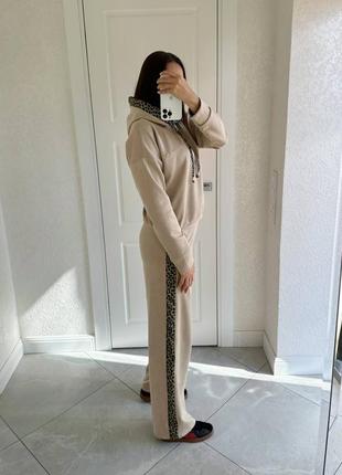 Женский замшевый костюм со вставками из эко кожи7 фото