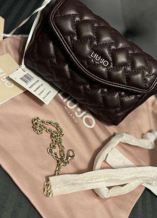 Сумочка с цепочкой фирменная