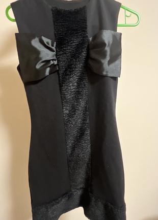 Маленькое черное платье праздничное с бантом