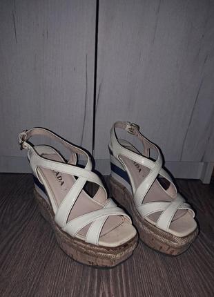 Продам взуття prada