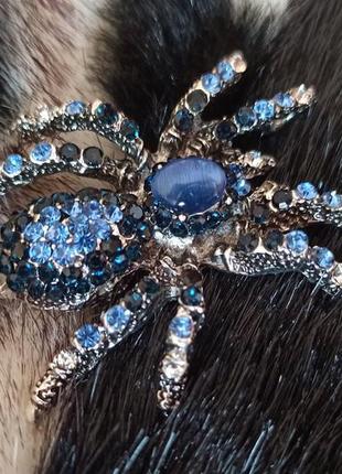 Роскошная брошь паук кошачий глаз