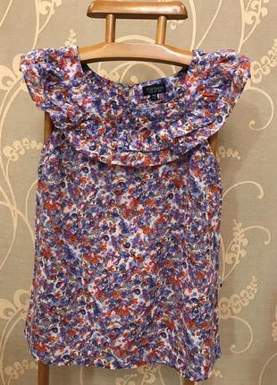 Очень красивая и стильная брендовая блузка в цветочках..100% коттон.2 фото