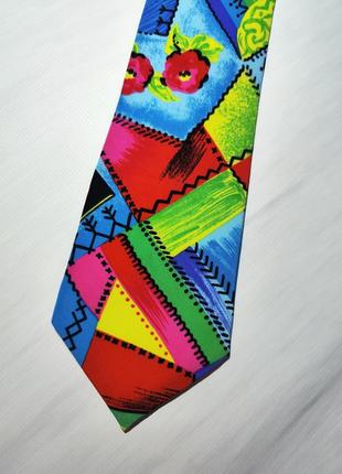 Яркий шелковый галстук с оригинальным принтом3 фото