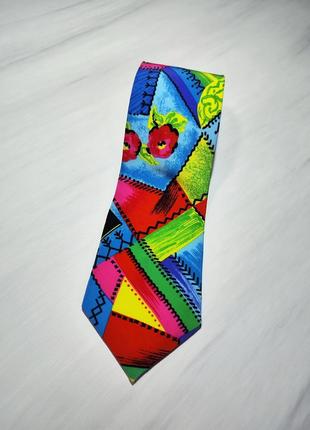 Яркий шелковый галстук с оригинальным принтом4 фото