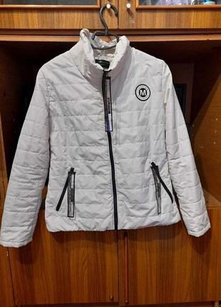 Очент красивая осенняя курточка