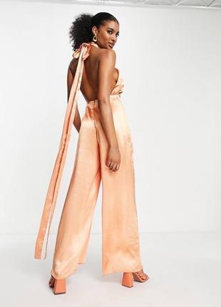 Персиковый блестящий атласный комбинезон asos design