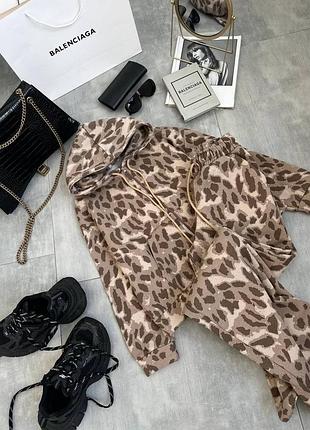 Стильный и трендовый спортивный костюм