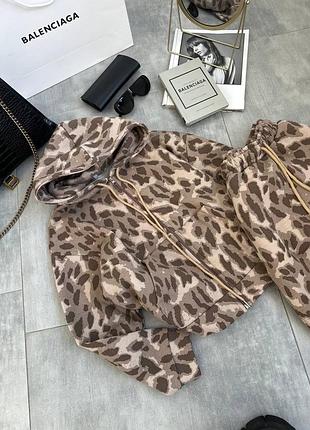 Стильный и трендовый спортивный костюм