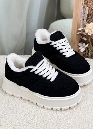Утепленные женские кроссовки