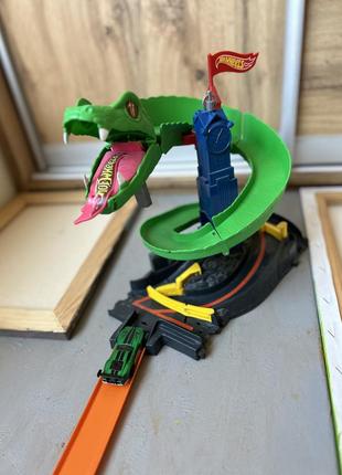 Трек hot wheels змія