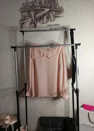 Красивая нежная блуза