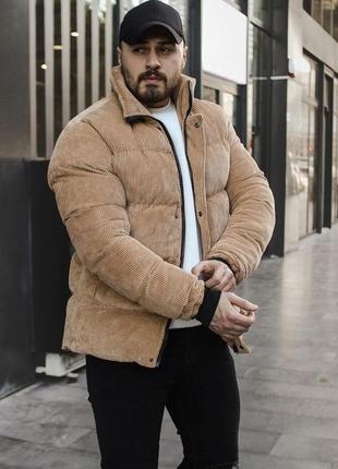 Бежевая мужская куртка пуховик