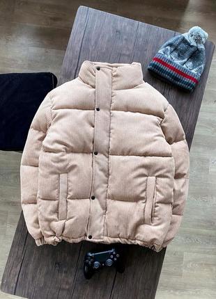 Бежевая мужская куртка пуховик