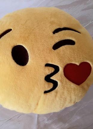 Мягкие плюшевые подушки (emoji смайлики)7 фото