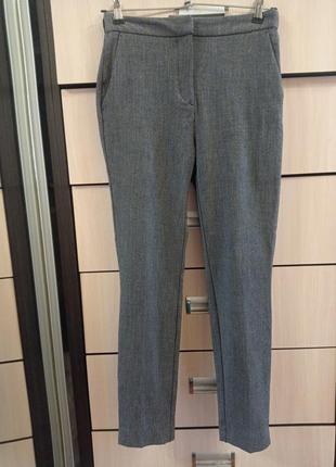 Стильные, зауженные фирменные брюки, штаны.