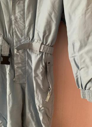 Актуальный лыжный комбинезон.