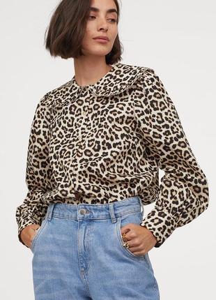 Блуза в анімалістичний принт з масивним коміром h&m