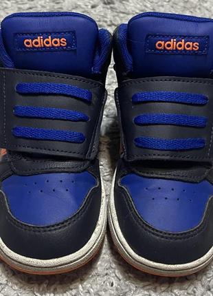 Оригінал.фірмові,високі кросівки adidas