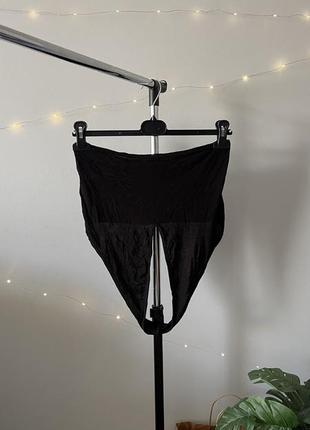 Топ халтер через шию prettylittlething