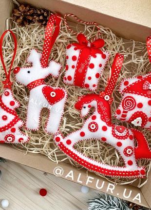 Наборы елочных игрушек /корпоративные новогодние наборы елочных украшений!