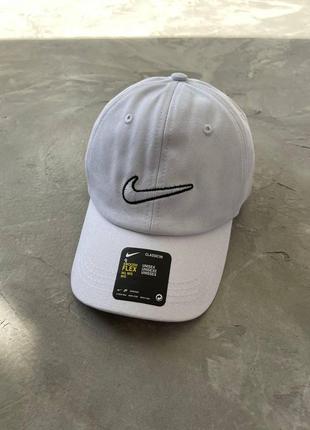 Кепка nike swoosh белая с вышитым логотипом