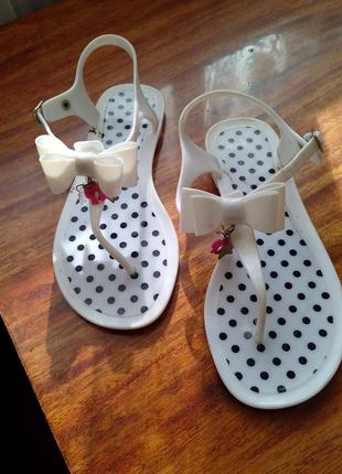 Босоножки женские