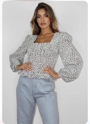 Блузка с объемными рукавами