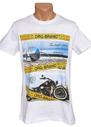 Футболка для чоловіків від бренду daniel and jones біла