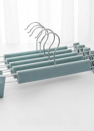 Вішаки для одягу