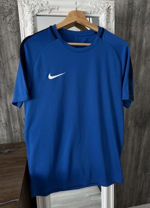 Синяя мужская футболка nike футболка для тренировок nike l