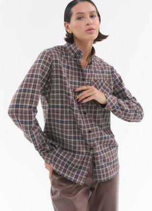 Теплая рубашка в клетку на пуговицах с накладным карманом