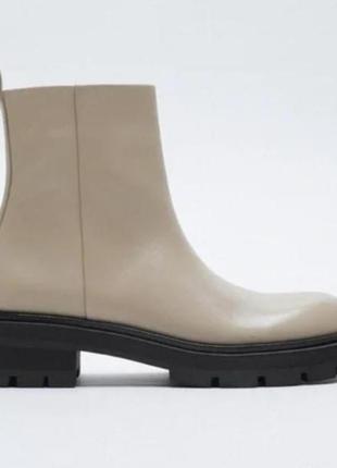 Zara. натуральна шкіра. 37р.