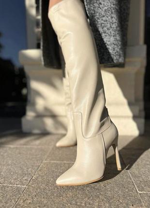 Чоботи жіночі шкіряні бежеві на підборах осінь весна демі з байкою