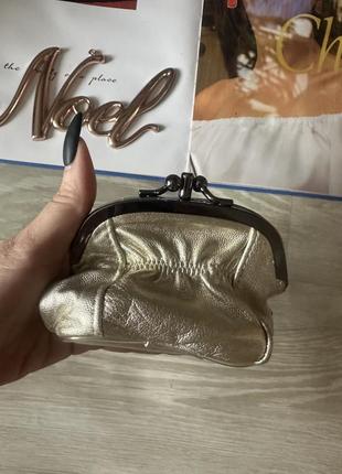 Маленький кожаный золотой кошелек