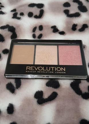 Палетка makeup revolution