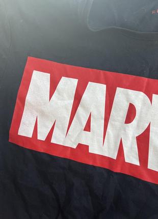 Черная футболка с крупной надписью marvel7 фото