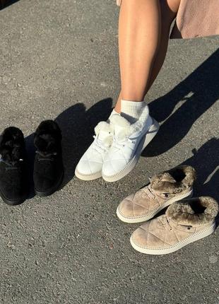 Чудові тепленькі автоледі