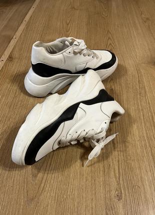 Кроссовки женские