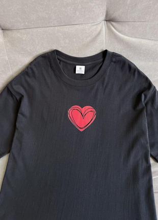 Качественная новая оверсайз футболка с сердечком3 фото