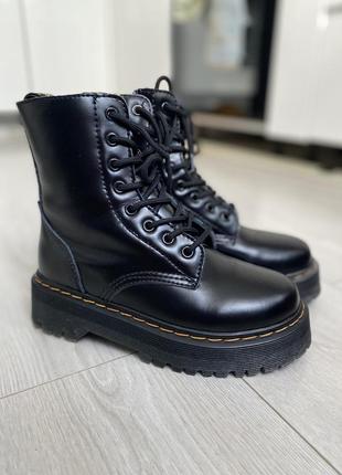 Черевики Hållbar Dr martens botki Stövlar 1460 Pascal Mono Chalk Virginia