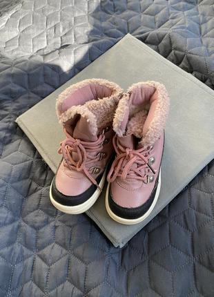 Черевики чоботи чобітки