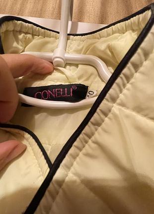 Красивая курточка свежего лимонного оттенка с очень качественной фурнитурой