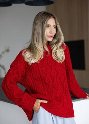 Базовий вʼязаний насичено червоний светр з косами довгий прямий жіночий з вовни вовеяний з кашеміру кашеміровий однотонний без горла коміра