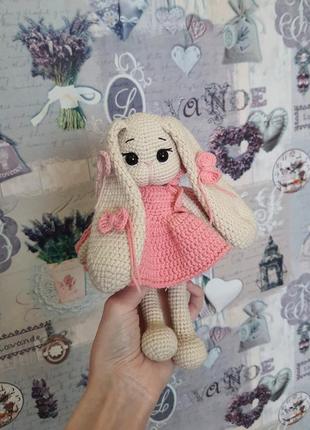 Зайчик амигуруми. игрушка ручной работы