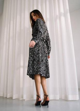 Платье женское миди на запах с поясом с рукавами на манжетах леопардовое абстракция чёрное голубое бежевое коричневое рубашка халат5 фото